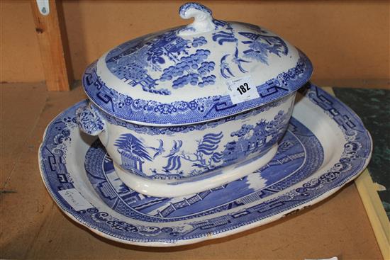 Blue & white tureen, cover & meat platter(-)